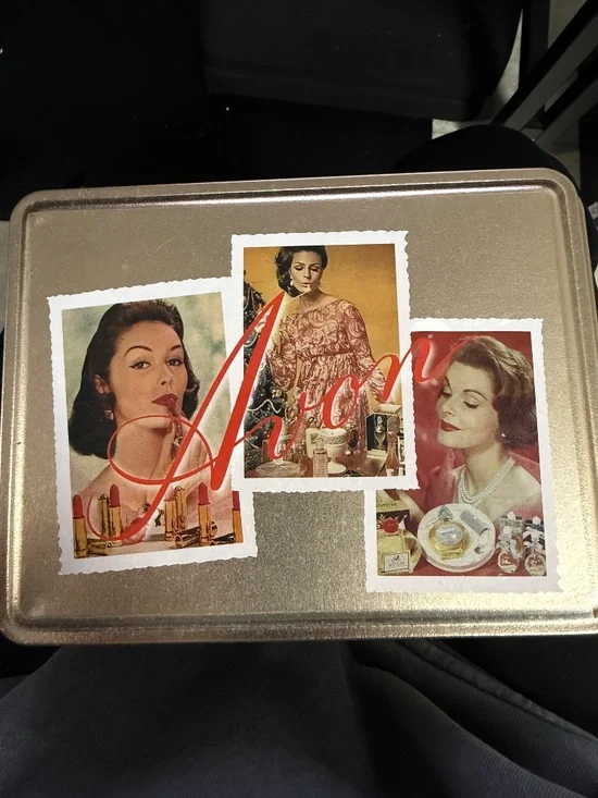 AVON HOLIDAY BOX SET COLLECTORS makeup - Picture 2 of 16